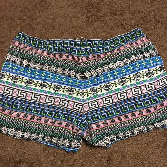 Boho shorts Medium (7-9) No Boundaries 2 pockets EUC, has pockets - Picture 6 of 7